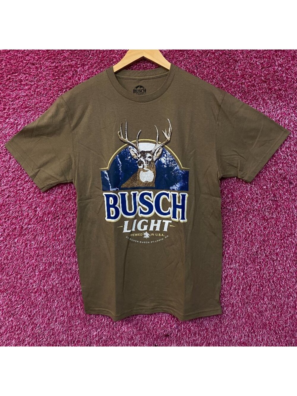 Busch Light Beer Vintage-Style Deer Hunting Logo T-Shirt Medium